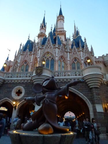 Picture of disney's castle in Tokyo