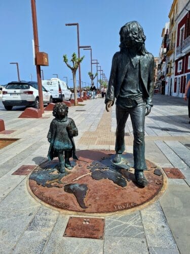 Statue of a hippy father and child in Ibiza